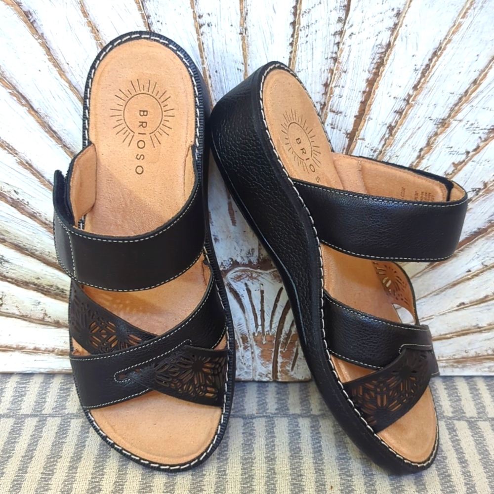 NWOB Brioso Jemm Leather Slip-On Wedge Black Sandals Size 7